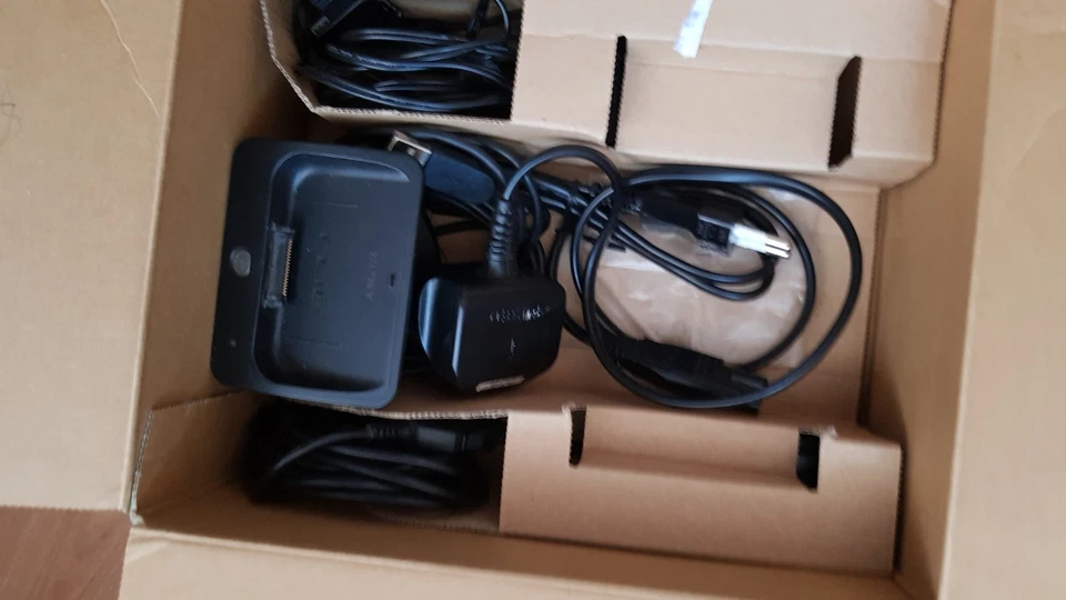 Sony Clie Nr70v PDA Handheld Boxed With Extras - Image 2 of 4