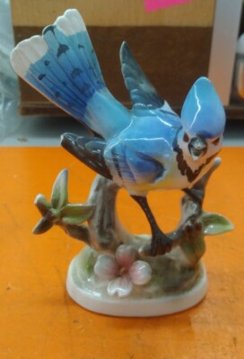       Vintage Blue Jay On Branches Figurine Japan Has Chip On Wing & Beak 