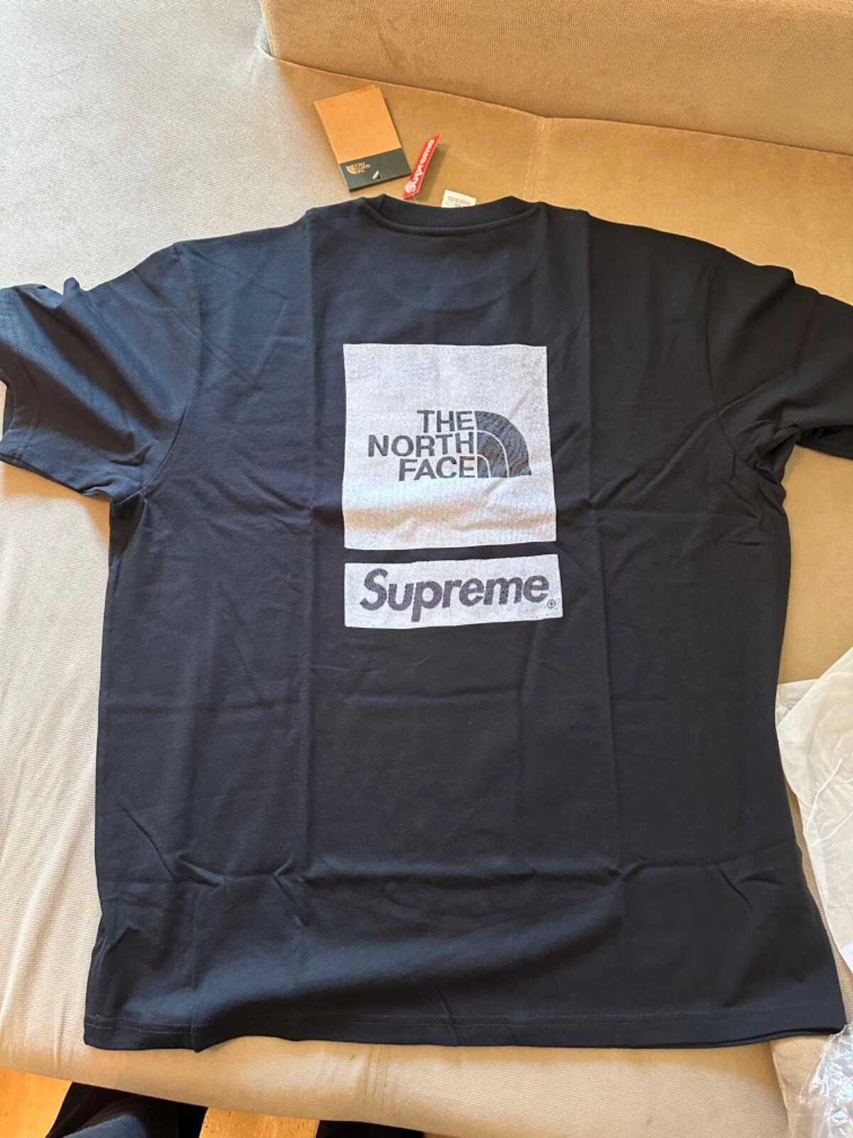 NEUF T shirt Supreme x The North Face noir   Taille Moyenne   À la main, neuf avec étiquettes ✅
