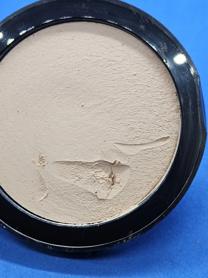 Base transformadora Edward Bess Flawless Illusion JUSTA 0,27 oz (dañadañada/defectuosa) Foto 4 de 4