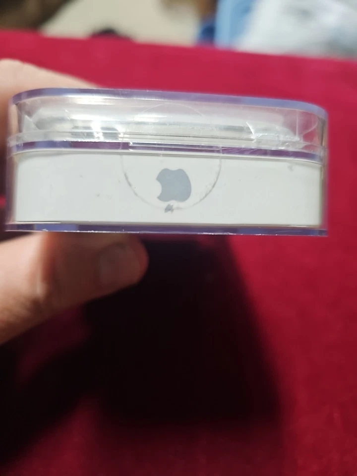 Apple iPod Classic 4th Generation White ME179LL/A 16GB NIB! - Image 4 of 4