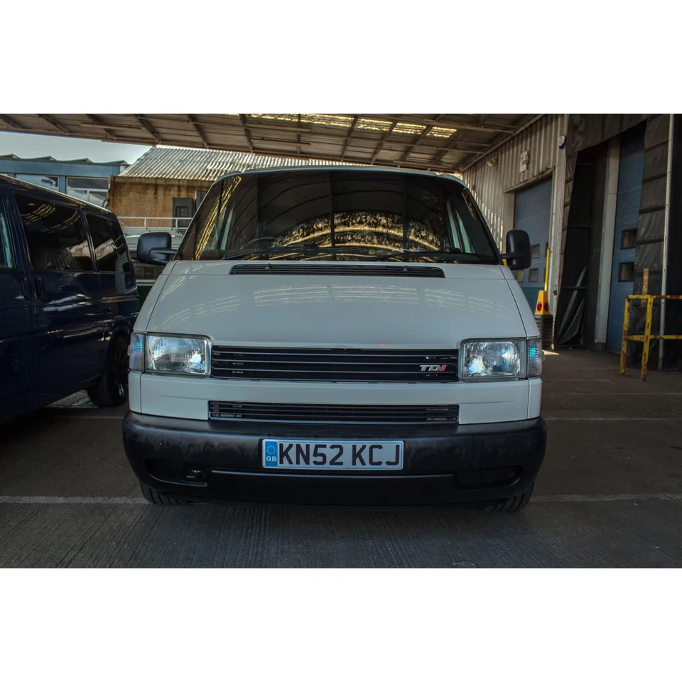 De-badged Short Nose Front Grille Satin Black VW T4 WC853T466 Good Quality - Image 2 of 2