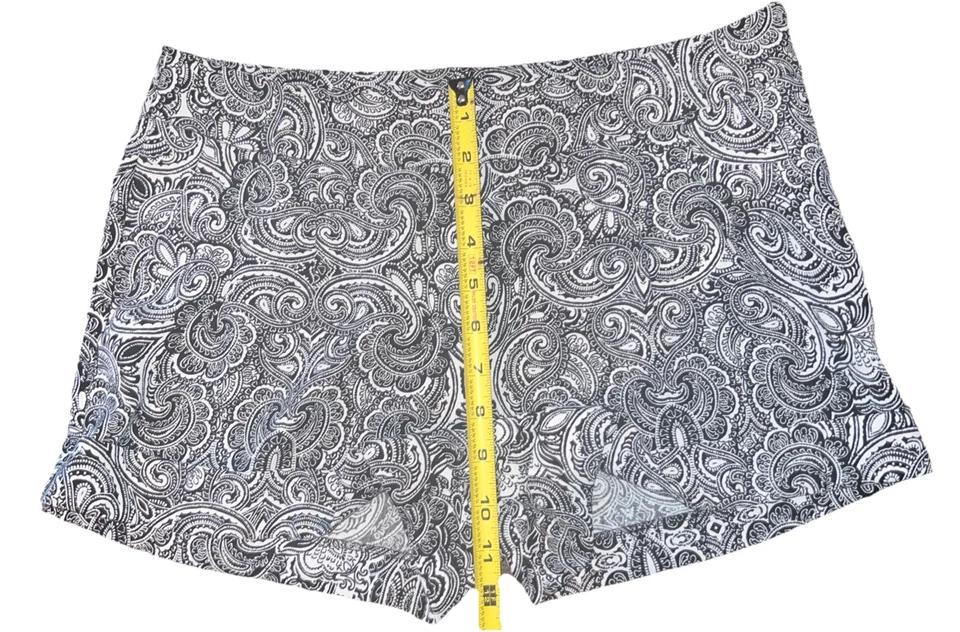 Pantalones cortos de vestir para mujer Express negros blancos de cachemira plisados a medida con puños 4 Foto 3 de 4