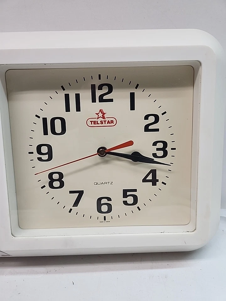 VTG TelStar Quartz Analog Retro Flip Clock MCM Day Date Calendar (READ) - Image 2 of 4