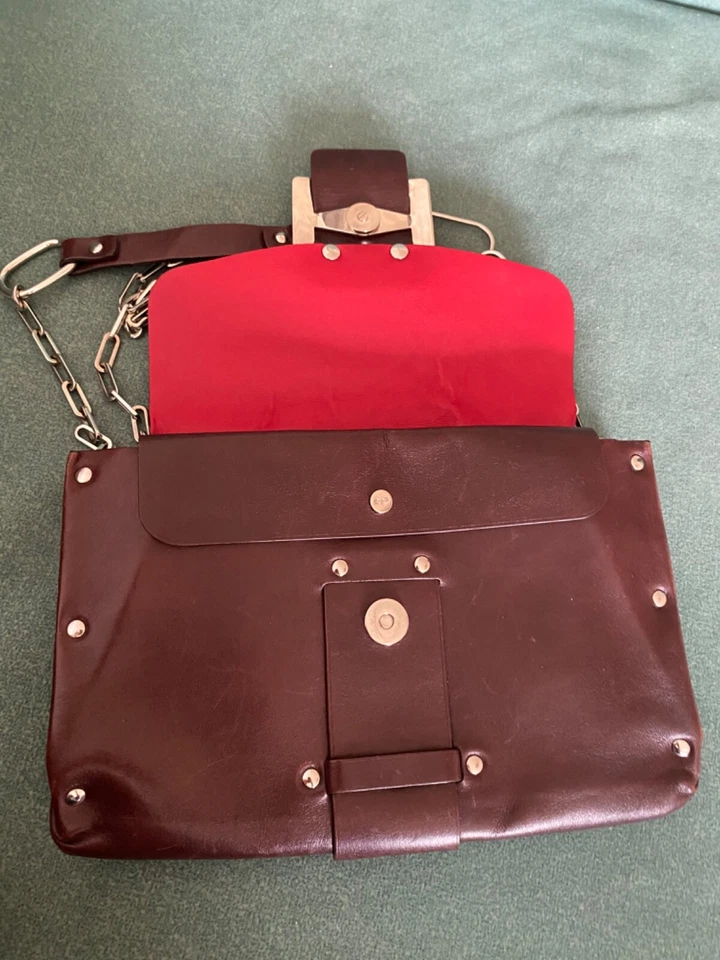 Bolso de hombro Roger Vivier vintage de cuero con detalles de cadena y remache en muy buen estado Foto 3 de 4