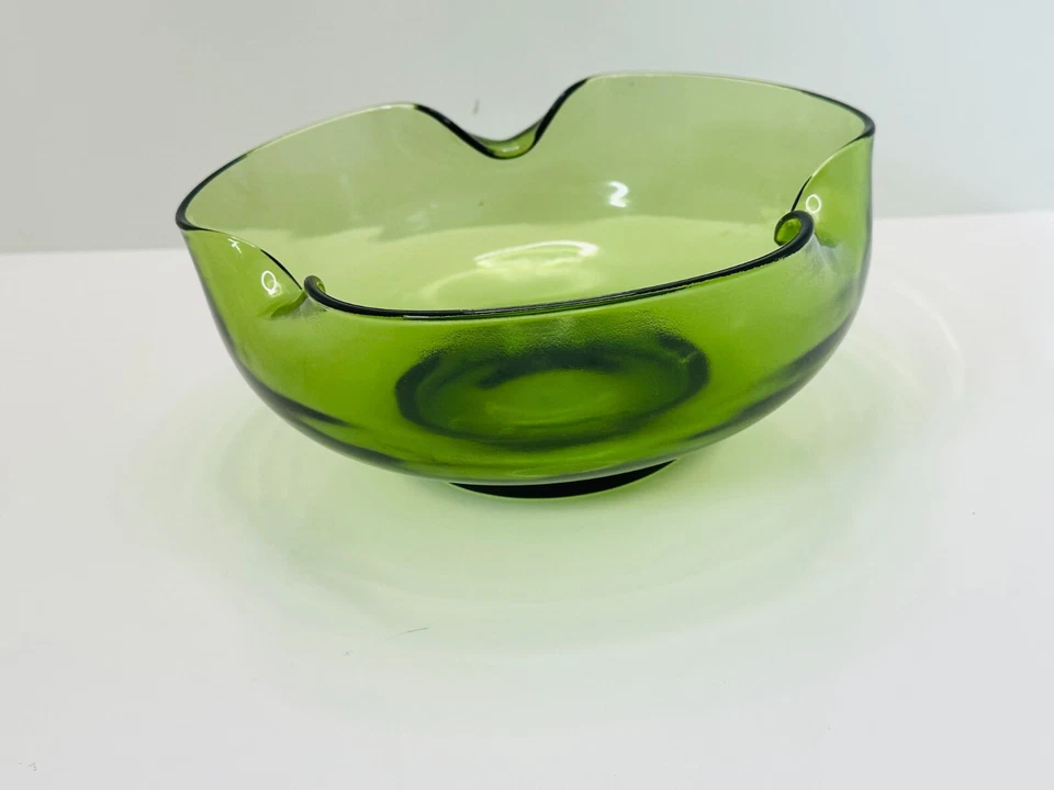 Cuenco para servir vintage Anchor Hocking 9" vidrio soplado verde borde pellizcado plegado 1970 Foto 4 de 4