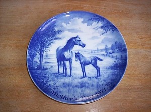  Vintage Kaiser 1971 Blue Mother's Day Plate Mare & Foal  Horse Plate 