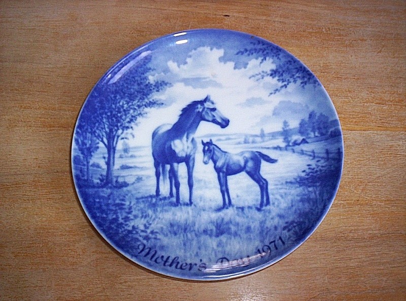  Vintage Kaiser 1971 Blue Mother's Day Plate Mare & Foal  Horse Plate 