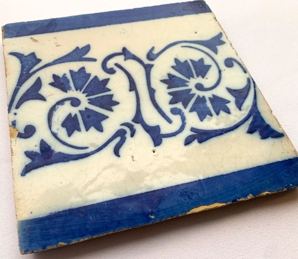 Azulejo portugués antiguo del siglo XIX blanco y azul - azulejo de pared portugués del siglo XIX Foto 2 de 3