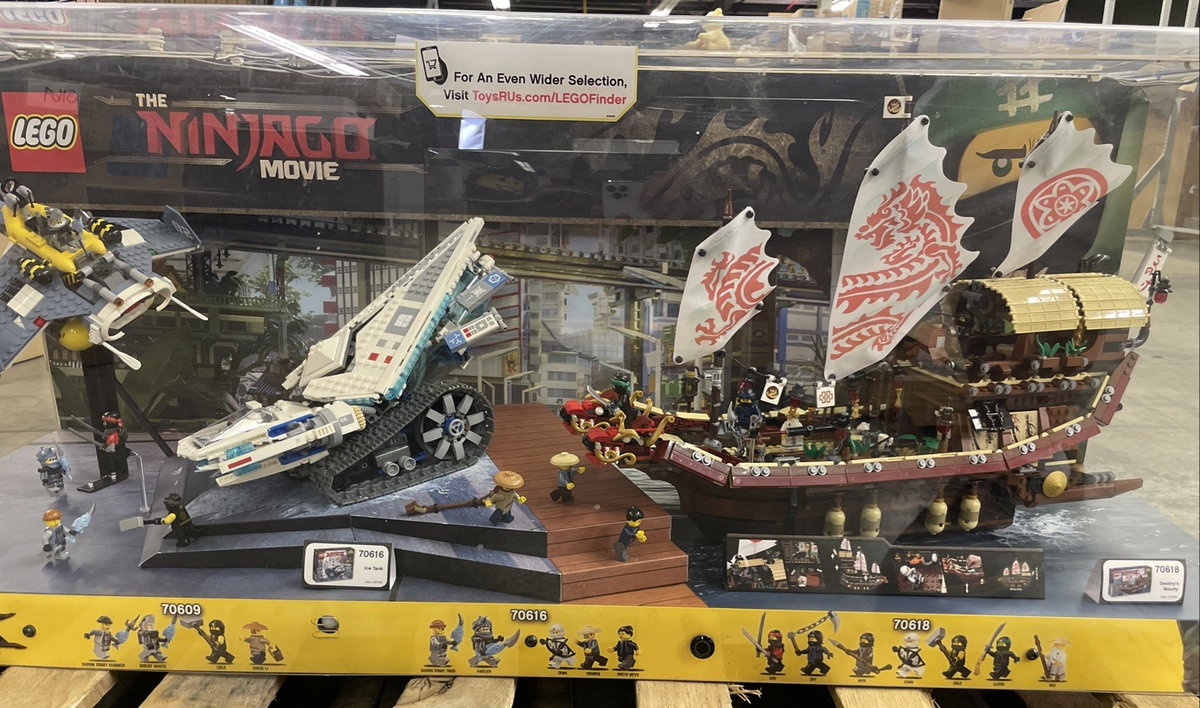 Lego Ninjago Movie Toys R Us Store Display Case Sets 70609 70616