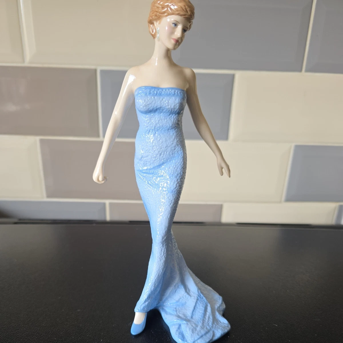ロイヤルドルトン　ダイアナ　フィギュア Royal Doulton Diana in Royal Doulton Porcelain & China Figurines