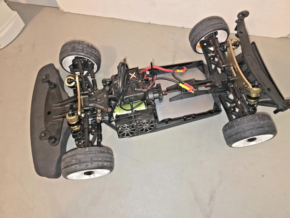 SERPENT SRX8 GTE 1/8 SCALE RTR SEDAN #83556-1 WITH CASTLE MAMBA X ESC AND MOTOR - Image 4 of 4