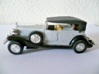 Yatming Cadillac V-16 Phaeton silber/schwarz 1:43