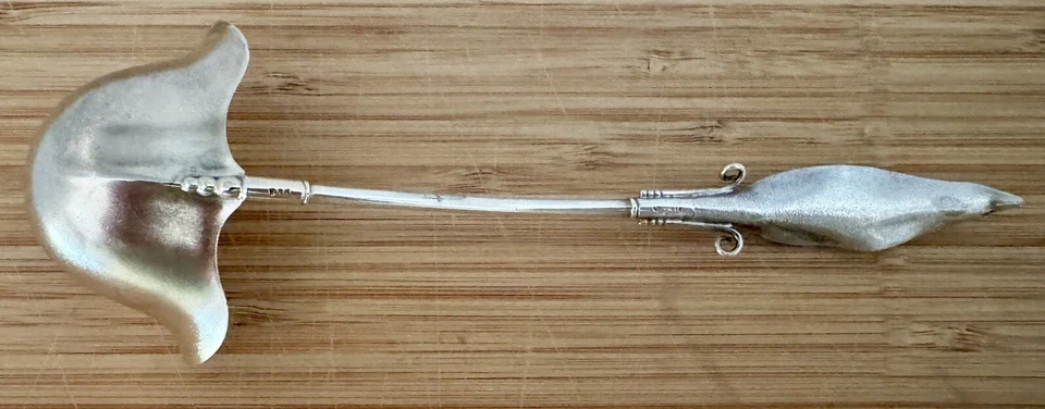 HERMOSO CUCHARÓN FIGURATIVO DE MADERA ESTERLINA Y HUGHES LIRIO DEL VALLE CREMA C. 1875 Foto 4 de 4
