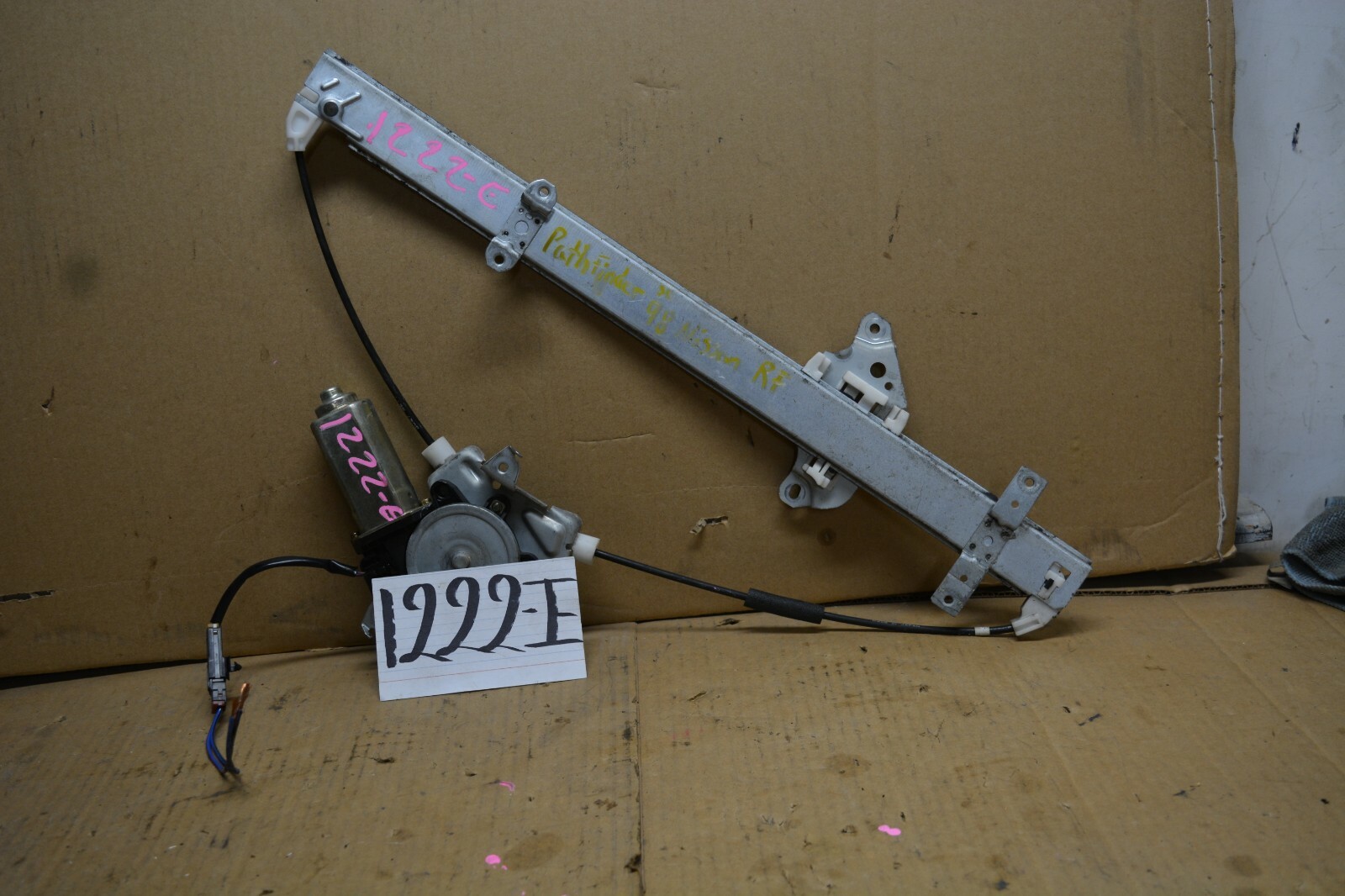 97 98 99 00 01 02 03 04 Pathfinder FRONT PASSENGER Side Window Regulator #1222-E