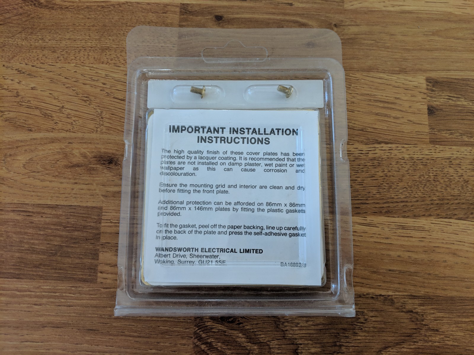 Wandsworth P666/PB Plate, Switched Fused c/w Neon Polished Brass Socket