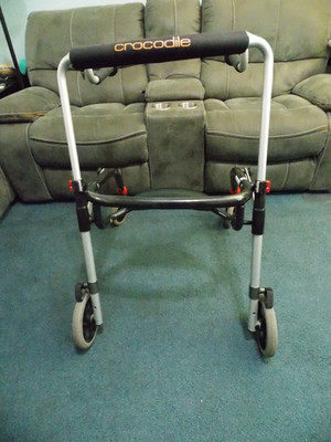 R82 Crocodile Walker Gait Trainer Size 2 foldable