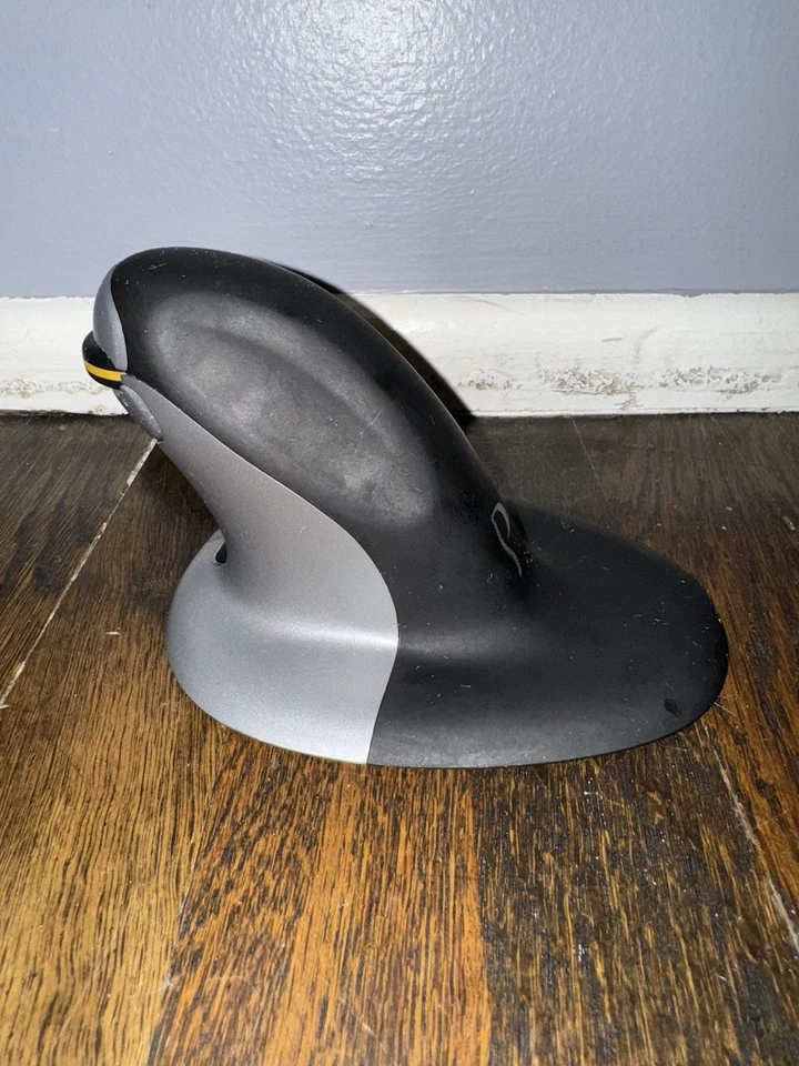 Penguin Posturite 9820102 Ergonomic Wireless Mouse - Black/Silver - Image 4 of 4