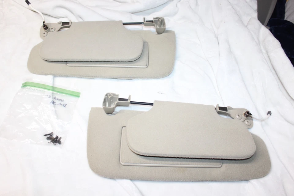 97-05 Buick Park Avenue Sunvisors w/ Sun Visor Clips & LIGHTS Dual BLADE Neutral - Image 3 of 4