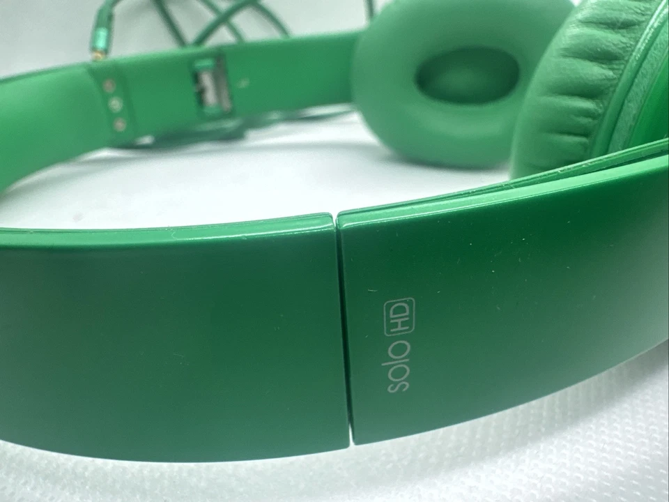 Auriculares de diadema Beats by Dr. Dre Solo con cable verdes Foto 4 de 4