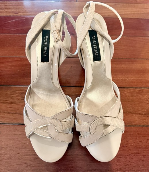 Sandalias de tacón beige Casa Blanca Mercado Negro Talla 9M Zapatos con tiras Cuero Usadas en Excelente Condición