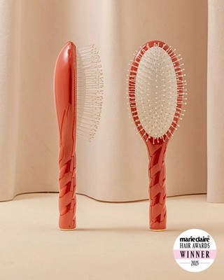 La Bonne Brosse N. 04 Miracle Massaging & Detangling Nylon Brush Clay Court