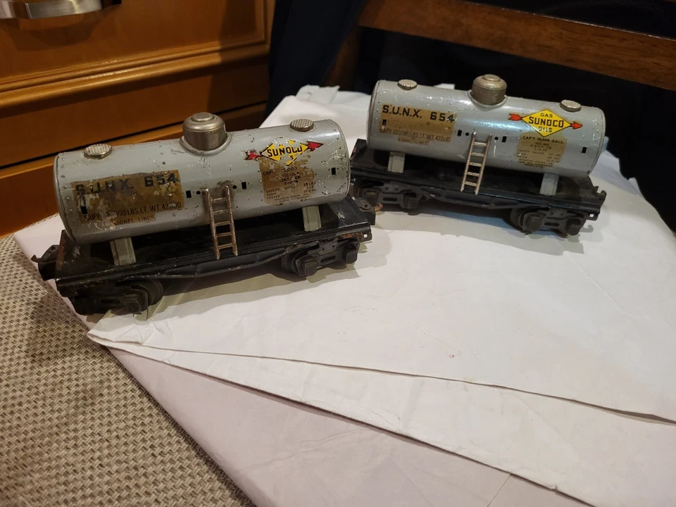 2 Vintage Lionel Lines Train Car SUNX 2654 Gas Sunoco Oils Railroad Tanker - Image 4 of 4