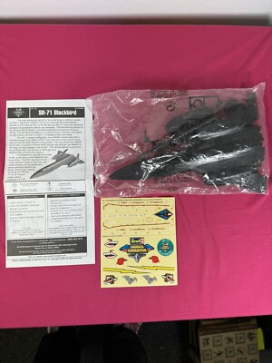 REVELL Snaptite SR-71 BLACKBIRD - 1:110 Scale Model Kit #85-1187 - Not in Box