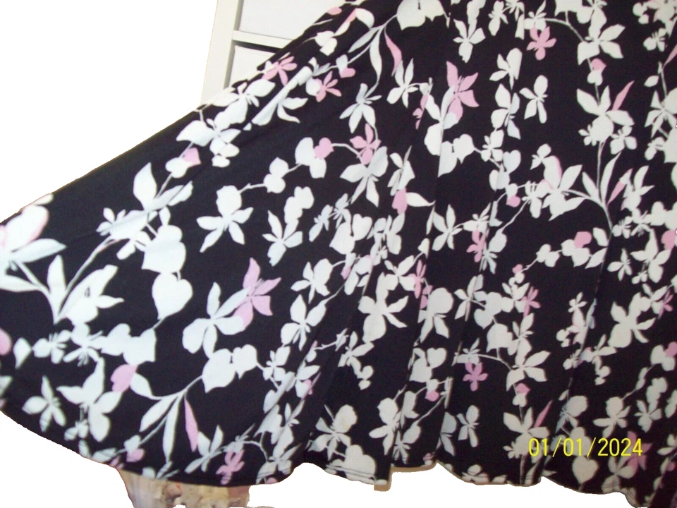 Context A Line Skirt Womens Sz 1X Floral Knee Length 25" Knit PINK WHITE BLACK - Image 2 of 3