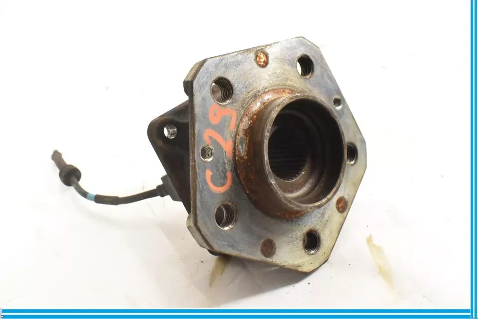 04-08 Maserati Quattroporte M139 Front Right or Left Spindle Knuckle Hub OEM