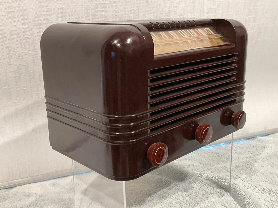 VTG RCA 15X and 56X Bakelite Radio Combo 1940 & 1946 -Working-Beauty! READ! - Image 3 of 4