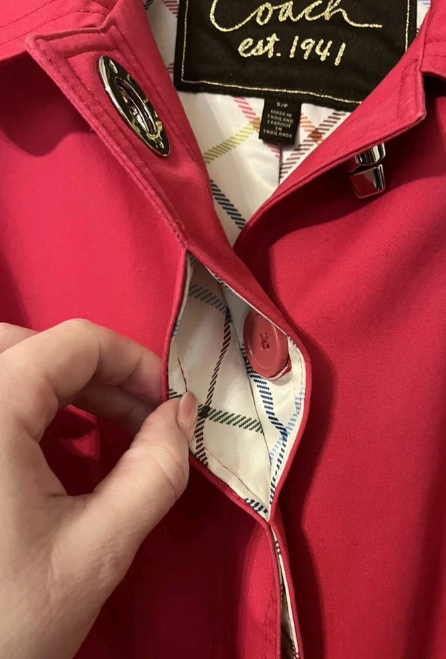 Abrigo para caminar Coach XL rosa bayas botón cierre giratorio nuevo con etiquetas Foto 4 de 4