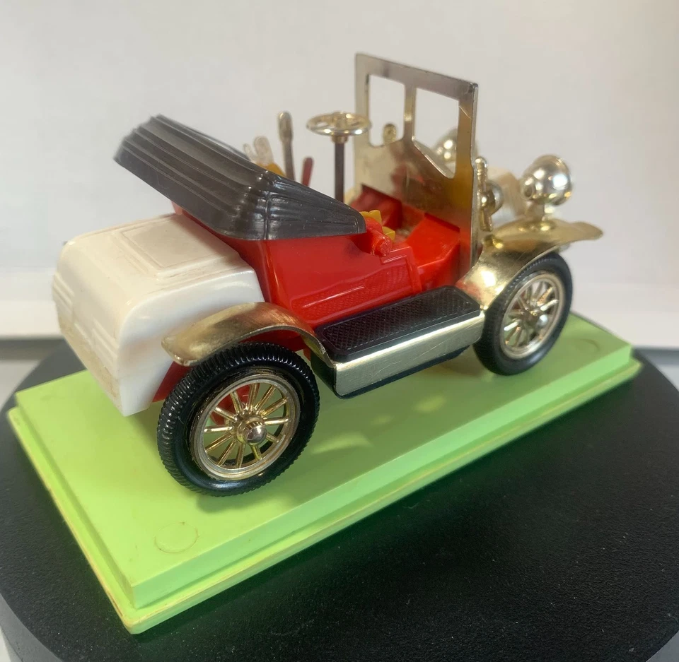 A retro car model. Vintage car models USSR 1/43 original box - Image 4 of 4