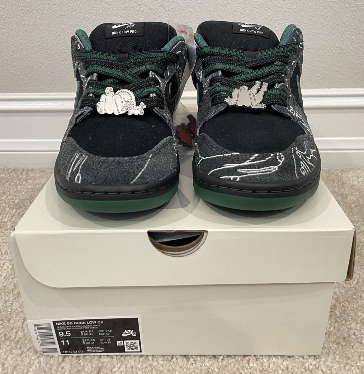 Nike SB Dunk Low QS There Skateboards Size 9.5 HF7743-001  display picture 1