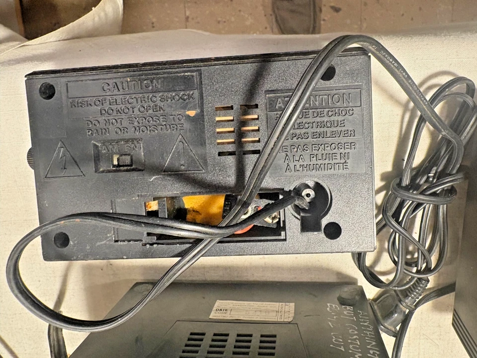 5 Vintage GE Clock Radios Tested Working (74601A,74620A,C4500A,74642A,74624B) - Image 3 of 4