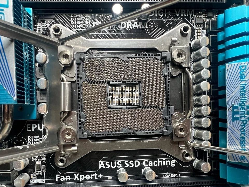 ASUS P9X79 DELUXE – Carte mère Socket LGA2011 – Vendu HS / Pour pièces - Photo 4/4