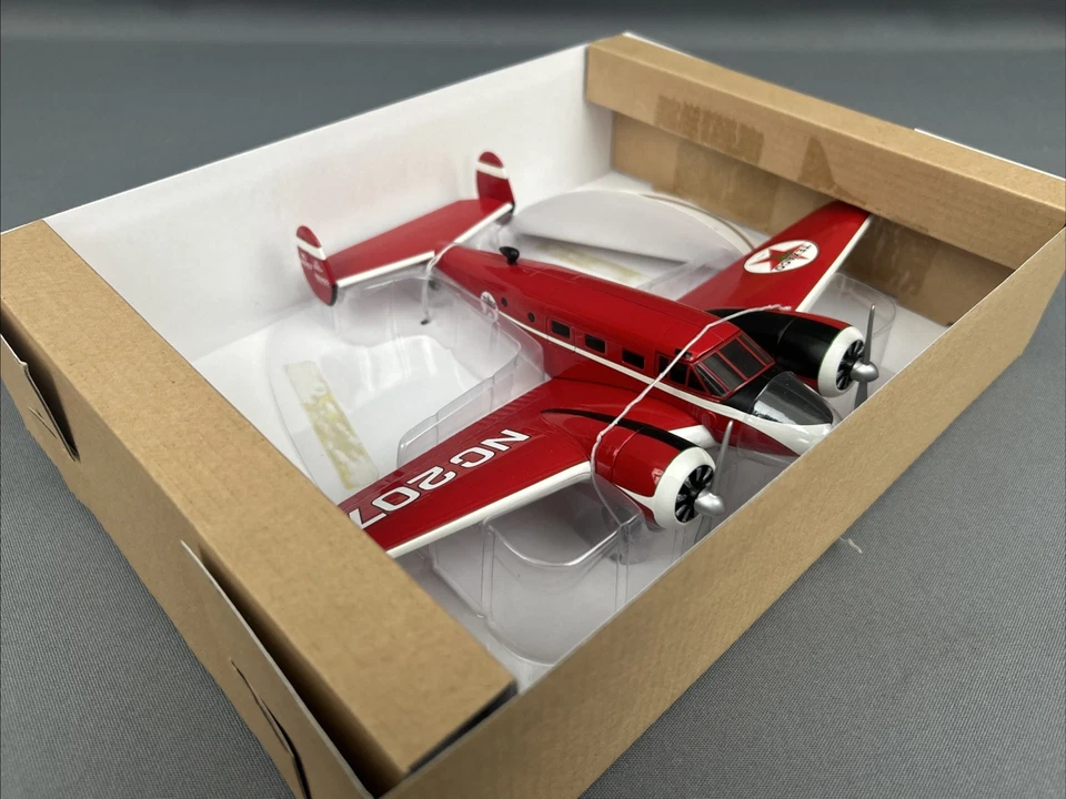 SpecCast 1/48 Scale Wings Of Texaco '45 Beechcraft 18 Diecast Plane Bank #22 NIB - Image 2 of 4