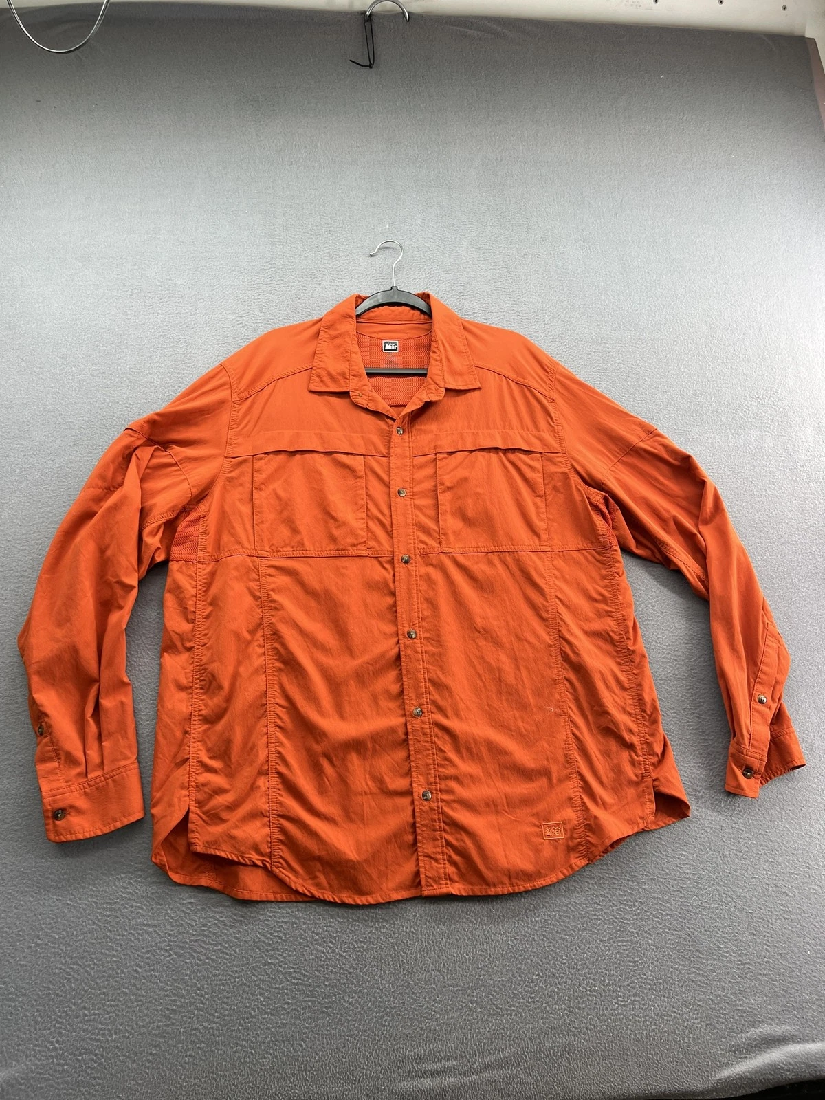 REI Shirt Mens XL Orange Stretch Vented Hiking Travel Button Front Long Sleeve