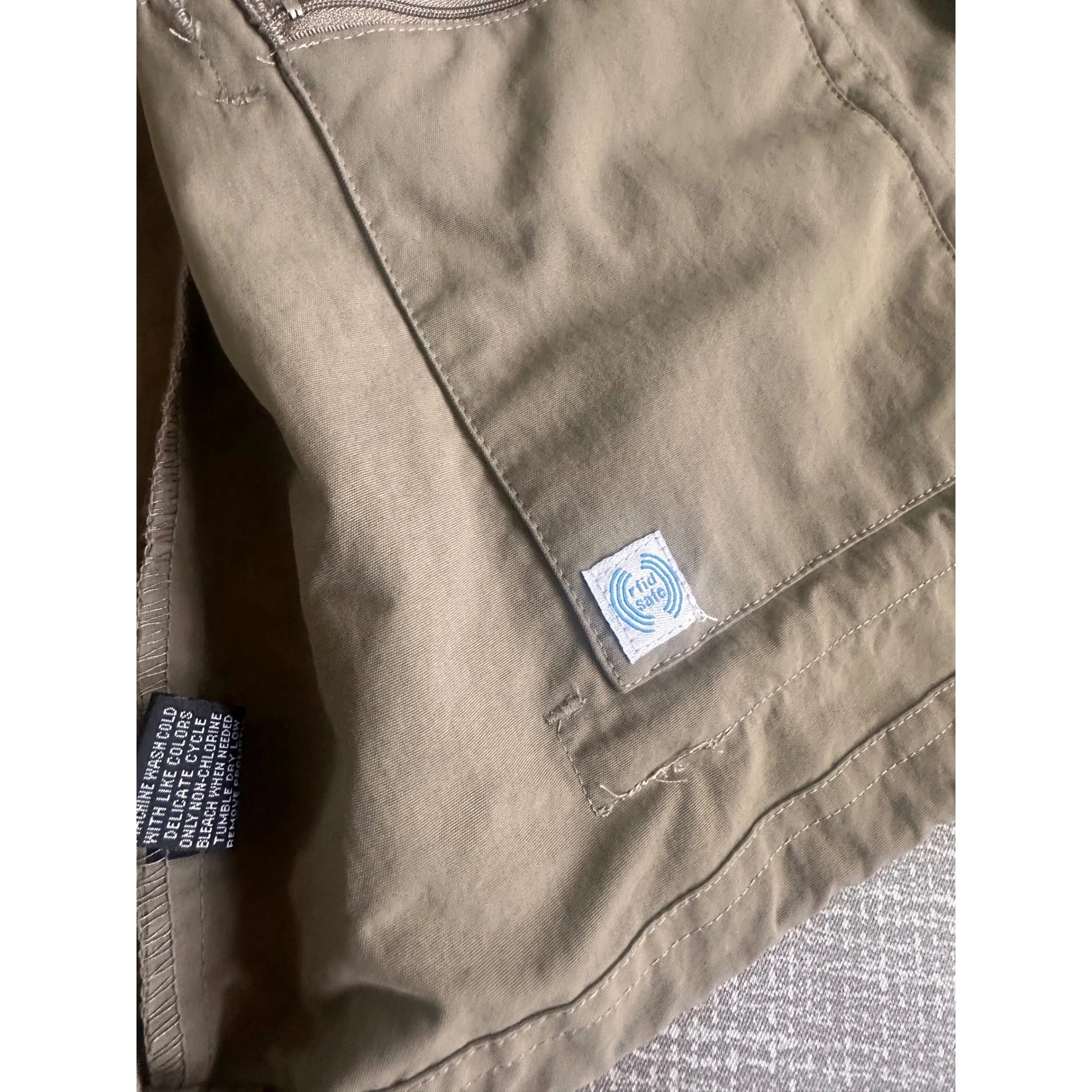 Magellans Travel Gear Mens XL Khaki Utility Vest Multi-Pocket RFID Safe Fishing - product detail image 7