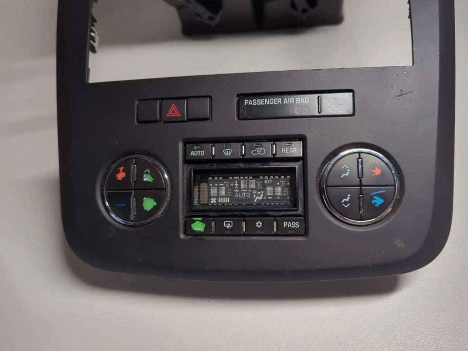 07-10 Saturn Outlook Unidad de panel de control climático aire acondicionado calefacción ventilación 20778546 bisel Foto 3 de 4