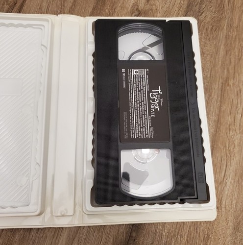 2 VTG Winnie The Pooh VHS The Tigger Movie 2000 Winnie The Pooh & Friends 1984 - Picture 12 of 13