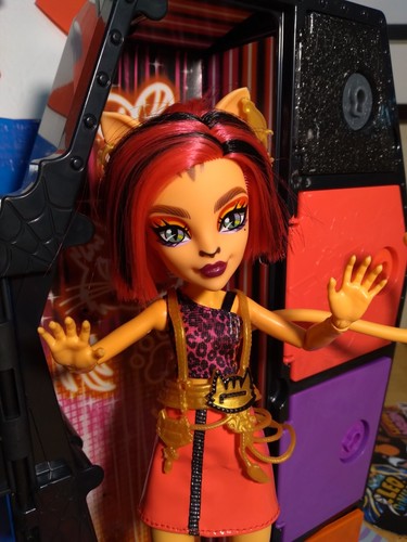 Monster High Neon Frights G3 Doll Toralei Stripe Skulltamate Secrets Locker - Picture 2 of 7