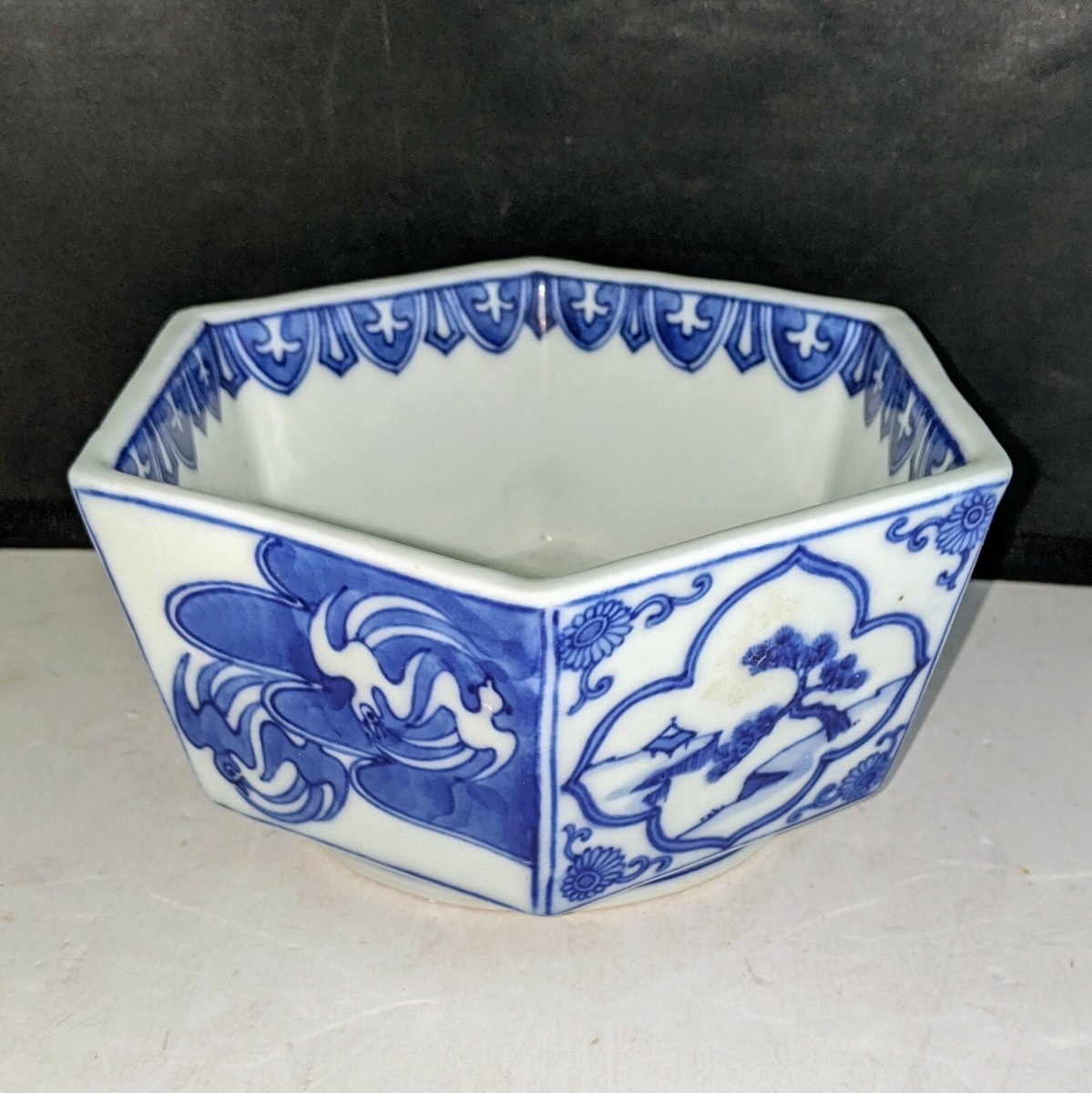 西龍白甕 Hexagon blue & white Japanese Chinese ceramic bowl signed approx 6