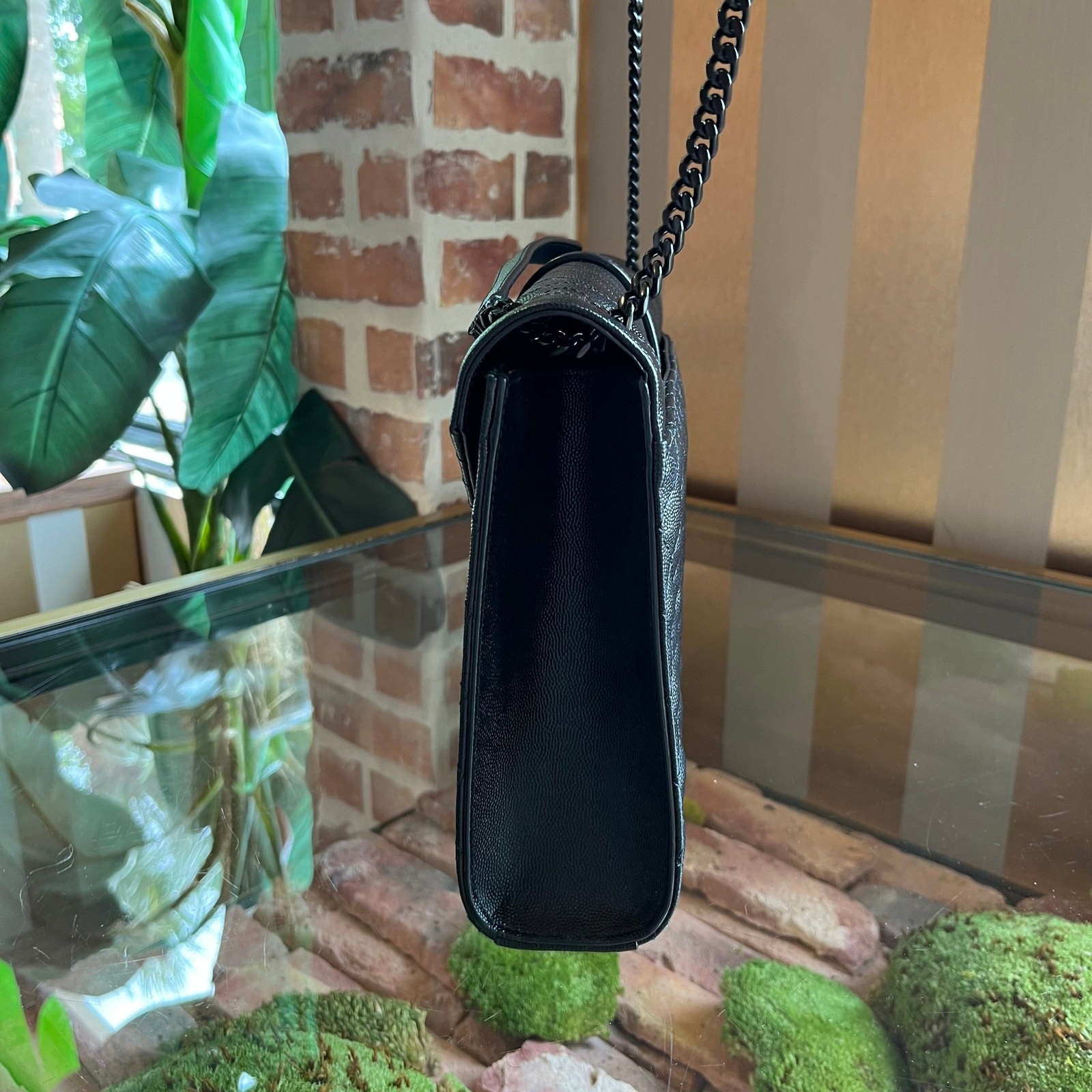 Borsa a tracolla SAINT LAURENT nera su nera grande triquilt monogramma