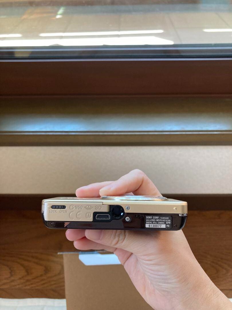 Sony Cyber Shot DSC-W570 Gold 16.1MP Digital Camera Japanese Sony Cyber Shot DSC-W570 Gold 16.1MP Digital Camera Japanese