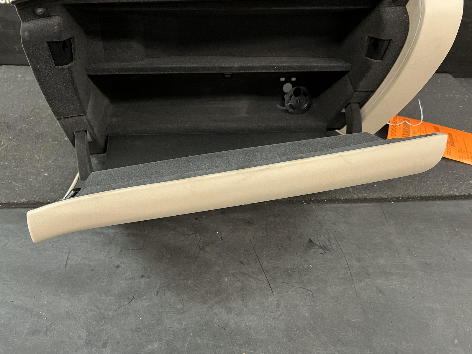 14-17 MASERATI GHIBLI GLOVE BOX STORAGE COMPARTMENT TAN