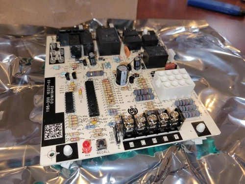Lennox Integrated Circuit Control Board 16C81