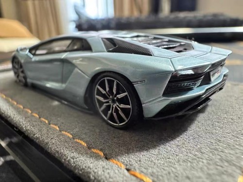 God'Wealth GW 1:64 Blue Lamborghini Aventador S LP740-4 Resin Car Model - Picture 3 of 4