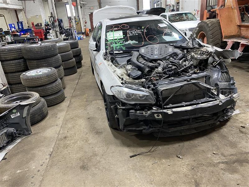 Used Right Engine Intake Manifold fits: 2013 Bmw 550I xDrive50i 4.4L twin turbo - Imagem 3 de 4