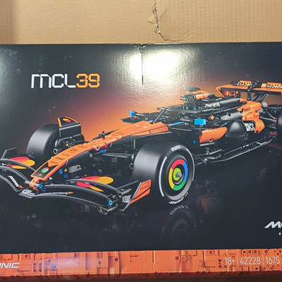 LEGO Technic 42228 McLaren Formula 1 Race Car Set 1675pcs 18+